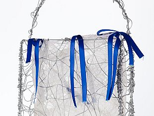b106061455-la-borsa-accessorio-necessario