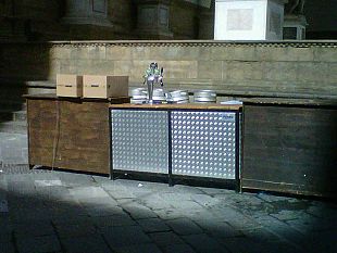 b204301422-un-chiosco-birreria-attaccato-alla-loggia-dei-lanzi