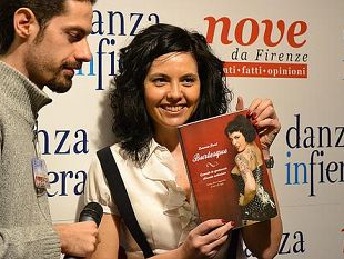 b202261508-l-arte-del-burlesque-a-danza-in-fiera-con-lorenza-fruci-a-nove