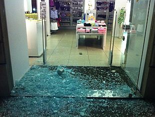 b105231316-assalto-anarchico-alla-sede-pdl-denunciati-10-anarchici