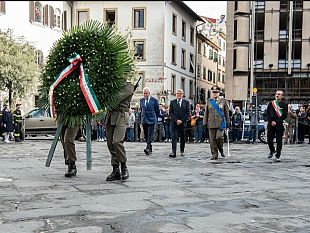 succede-a-firenze-piazza-dellunita-ditalia-ecco-il-tricolore