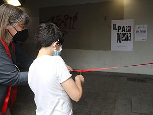 sottopasso-trasformato-in-un-libro-di-poesie-a-cielo-aperto