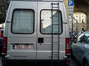 furgone-con-targhe-false-scoperto-a-firenze-dalla-polizia-municipale