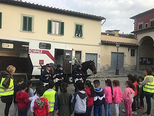 educazione-stradale-i-vigili-insegnano-ai-bambini