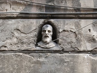 tra-piramidi-e-il-fantasma-giomo-la-siena-da-scoprire-anche-a-dimensione-di-bimbo