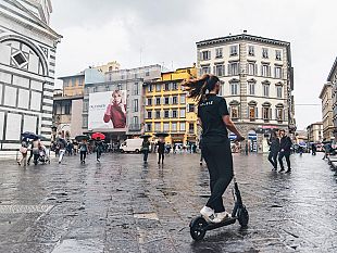 monopattini-no-allobbligo-del-casco-anche-per-i-maggiorenni