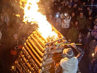 abbadia-san-salvatore-le-fiaccole-accendono-il-natale