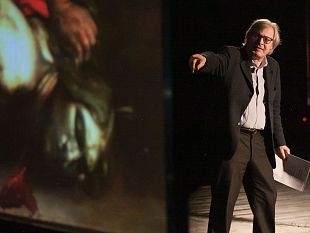 vittorio-sgarbi-sul-palco-della-versiliana-con-pasolini-caravaggio