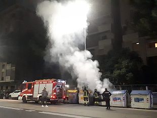 incendio-di-cassonetti-in-via-mariti