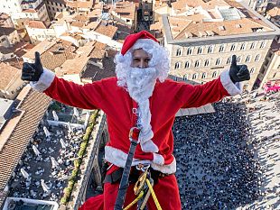 edilizia-acrobatica-a-firenze-la-befana-vien-di-giorno