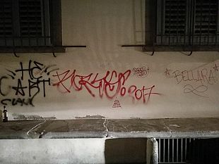 scrivono-sul-muro-ripresi-dalle-telecamere-denunciati-tre-giovani-fiorentini