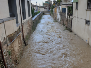 arno-sotto-il-livello-di-guardia-la-nottata-e-passata