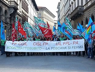 sciopero-in-toscana-pubblico-impiego-in-piazza-le-foto