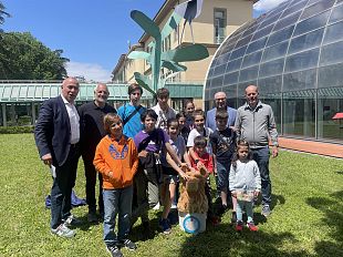 al-meyer-ua-statua-che-simboleggia-i-preziosi-cani-da-allerta-medica