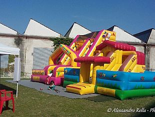 sbarcano-i-gonfiabili-al-giardino-officine-galileo