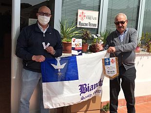 i-bianchi-donano-al-comune-6000-confezioni-monouso-di-gel-igienizzante