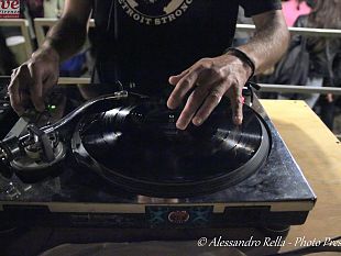 riapre-il-molo-musica-arte-cocktail-e-un-palco-galleggiante