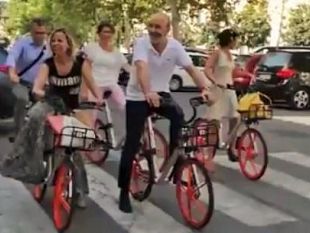 Oltrarno-tour-in-bike-sharing-per-botteghe-artigiane