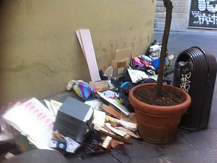 firenze-in-centro-storico-la-discarica-diventa-latrina