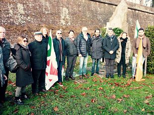 e-questo-e-il-fiore-oggi-manifestazioni-pd-contro-il-fascismo-in-undici-citta-toscane