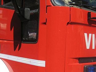 segue-la-app-e-resta-incastrata-col-camper-in-una-stradina-sopra-careggi