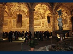 cortile-di-michelozzo-si-controllano-gli-affreschi