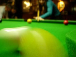 b110251706-circolo-privato-in-via-bocci-magrebino-armato-inveisce-contro-i-gestori