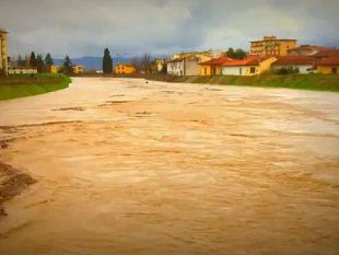 b303181921-il-punto-sui-fiumi-e-torrenti-in-piena-in-toscana-il-bisenzio-si-gonfia-video