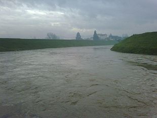b211051944-pisa-allarme-piena-fiume-serchio-chiuse-le-paratoie