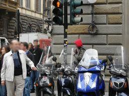 aree-pedonali-la-prossima-settimana-in-funzione-i-dissuasori-mobili-in-piazza-strozzi