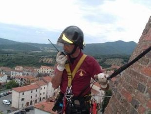 a906241443-sicurezza-spettacolare-intervento-dei-vigili-del-fuoco-nel-grossetano