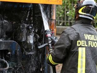 ataf-mezzo-in-fiamme-in-via-aretina