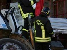 b307161454-furgone-precipita-dal-viadotto-all-indiano-prende-fuoco-sospeso-ai-tiranti