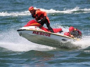 a910201813-vigili-del-fuoco-intervengono-a-argentriathlon-2009-per-salvare-atleti