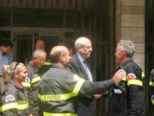 a907111423-un-riconoscimento-ai-vigili-del-fuoco