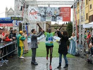 domenica-si-corre-lhalf-marathon-firenze-vivicitta