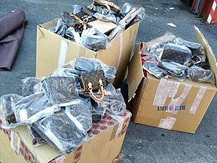 guardia-di-finanza-a-firenze-falsi-insicuri-tonnellate-di-merce-contraffatta