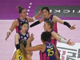 volley-donne-il-derby-sotto-lalbero-di-natale