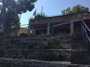 fi-pi-li-crolla-un-cartello