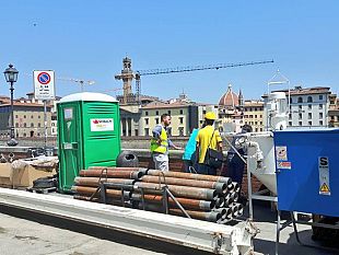 lungarno-torrigiani-voragine-in-attesa-delle-responsabilita