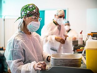 vaccini-scritte-no-vax-su-hub-montecatini