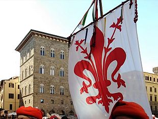 marcia-di-barbiana-firenze-ce-con-il-gonfalone