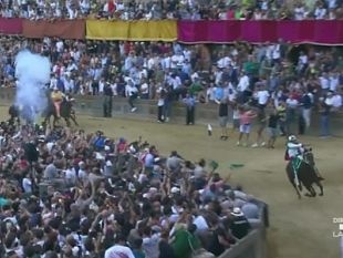 palio-di-siena-vince-loca-e-consolida-il-primato