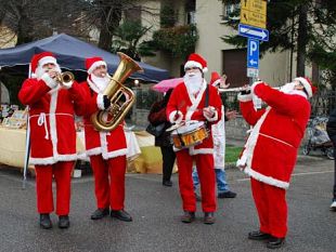 b212071802-gli-appuntamenti-con-babbo-natale-in-giro-per-la-citta