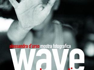 a903131355-wave-to-reaction-la-fotografa-alessandra-d-urso-alla-feltrinelli-international-di-firenze-16-marzo-11-aprile