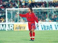 a405210847-partita-del-cuore-2004-trapattoni-ranieri-e-batistuta-in-campo