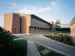 b210262037-blocco-dei-vaccini-novartis-l-azienda-si-difende-sono-sicuri