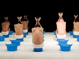 b307031407-un-lago-dei-cigni-contemporaneo-in-scena-stasera-a-firenze