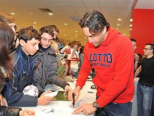 b303211358-grande-successo-di-pubblico-per-l-incontro-con-luca-toni