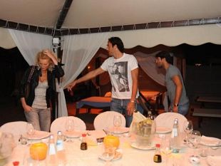 b008091537-luca-toni-e-marta-cecchetto-al-twiga